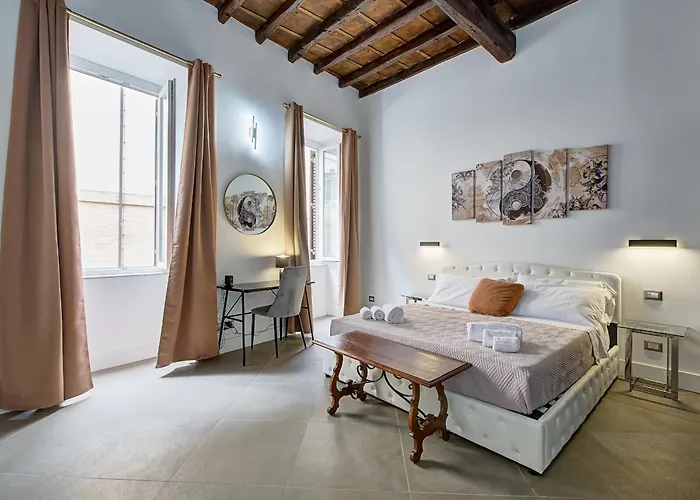 Bright Pantheon Domus Capitolina Rom